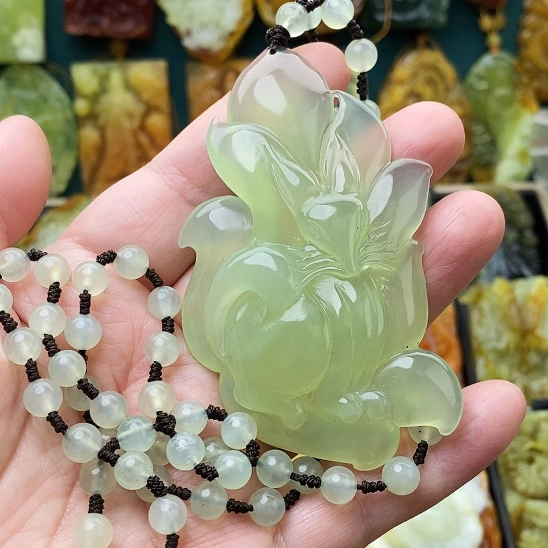 蛇纹石玉未镶嵌颈饰九尾狐大尺寸