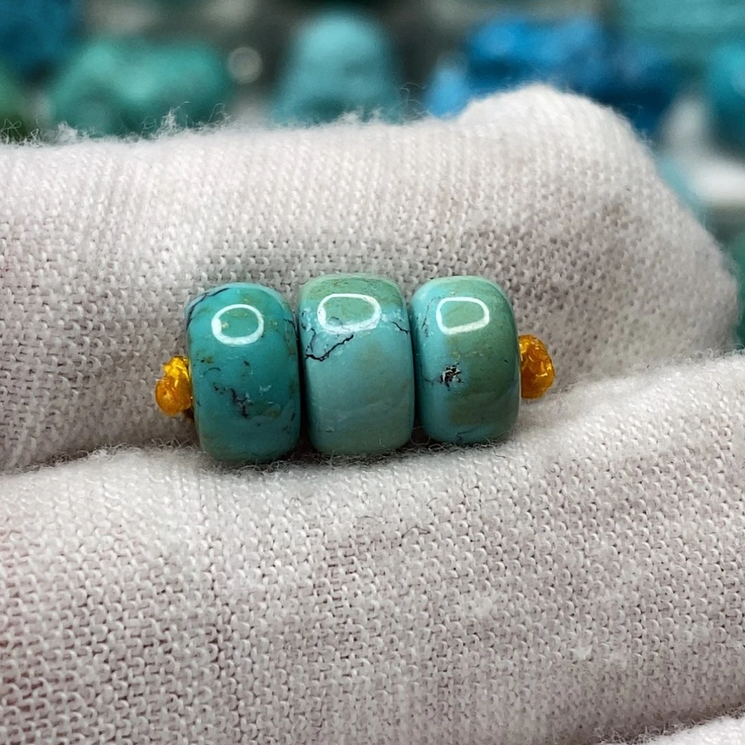 绿松石未镶嵌天然原矿 地大质检8.5mm