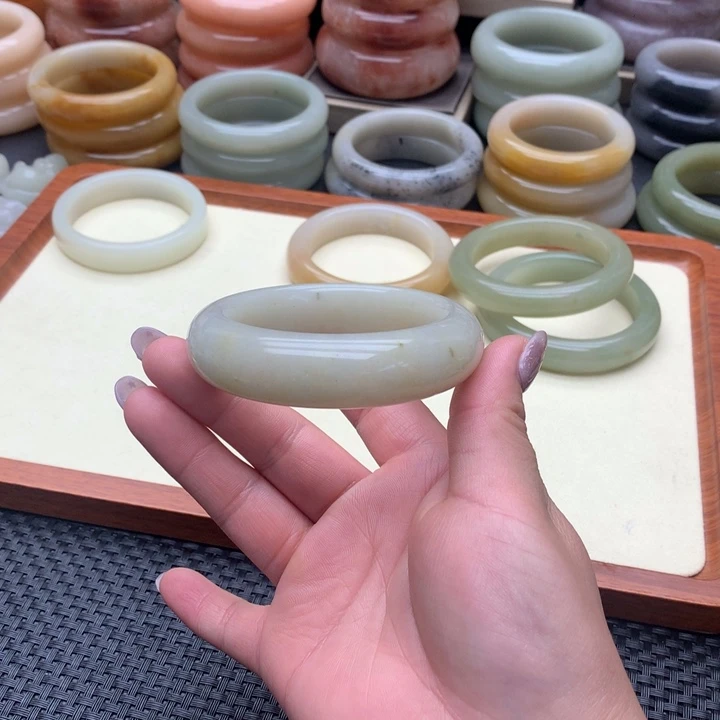 石英质玉（佘太翠）手镯合金