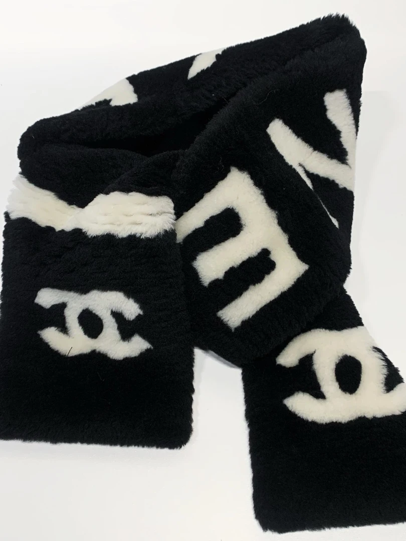 99新 Chanel/香奈儿 22B黑白字母logo山羊绒围巾/11687354JL