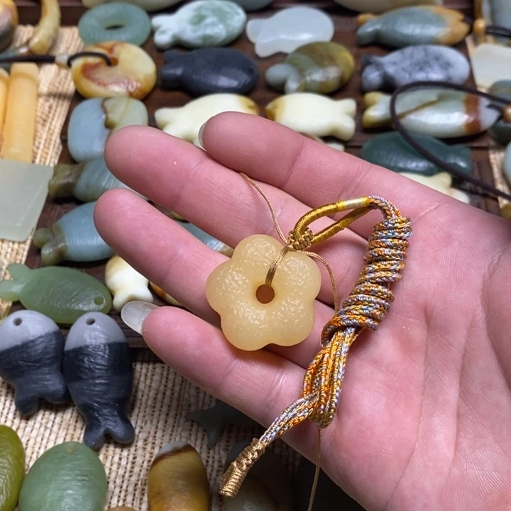 安***梦蛇纹石玉未镶嵌颈饰