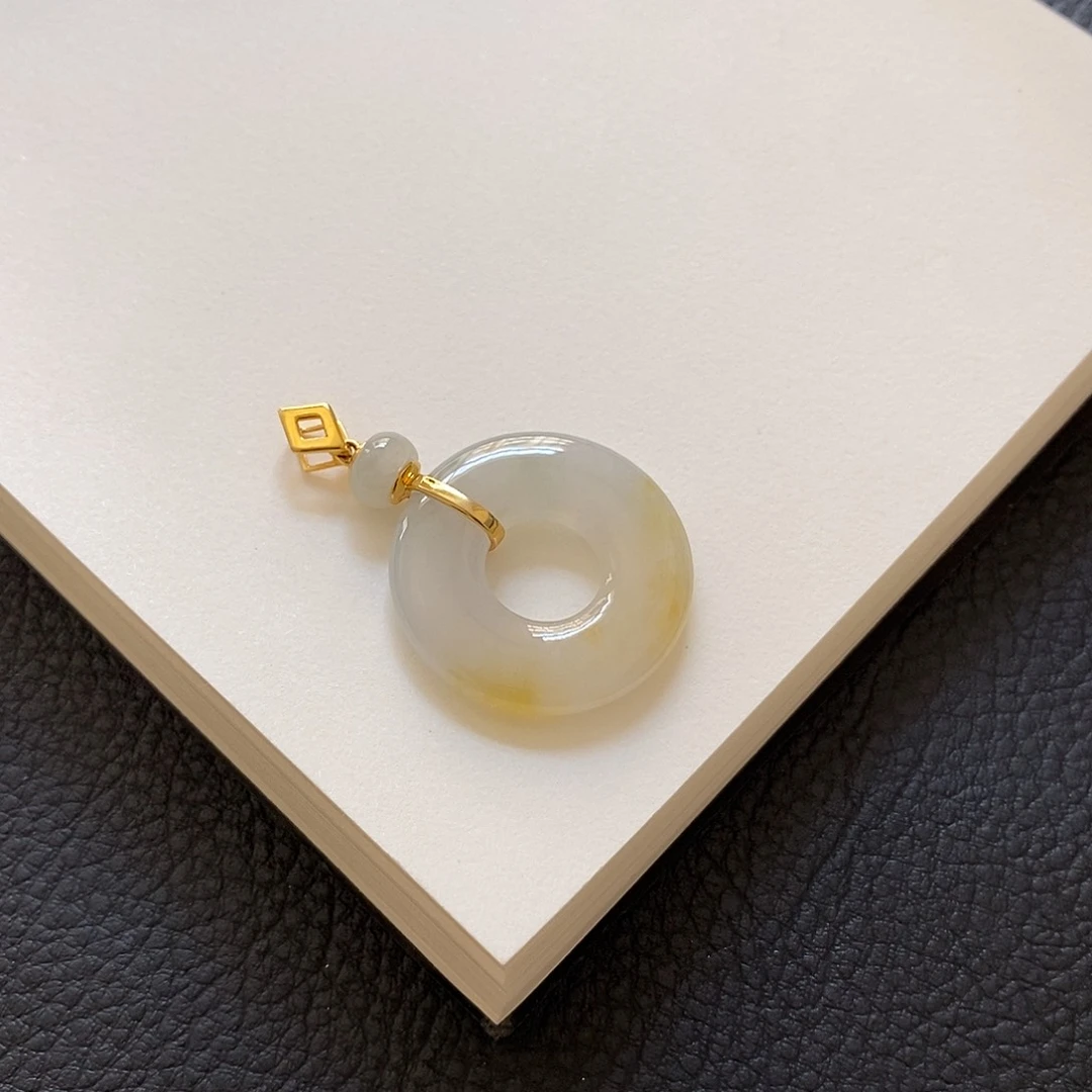 翡翠颈饰18K金镶嵌黄翡甜甜圈