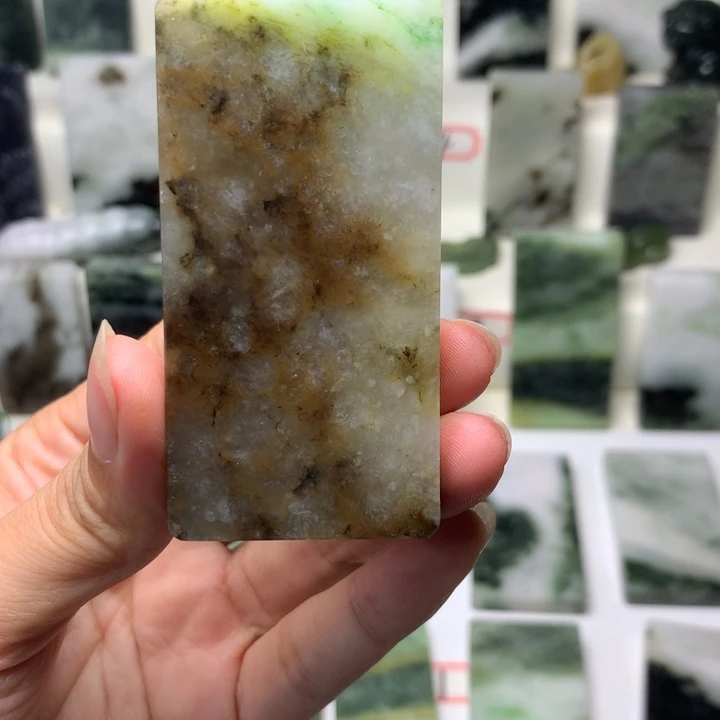 独山玉未镶嵌颈饰