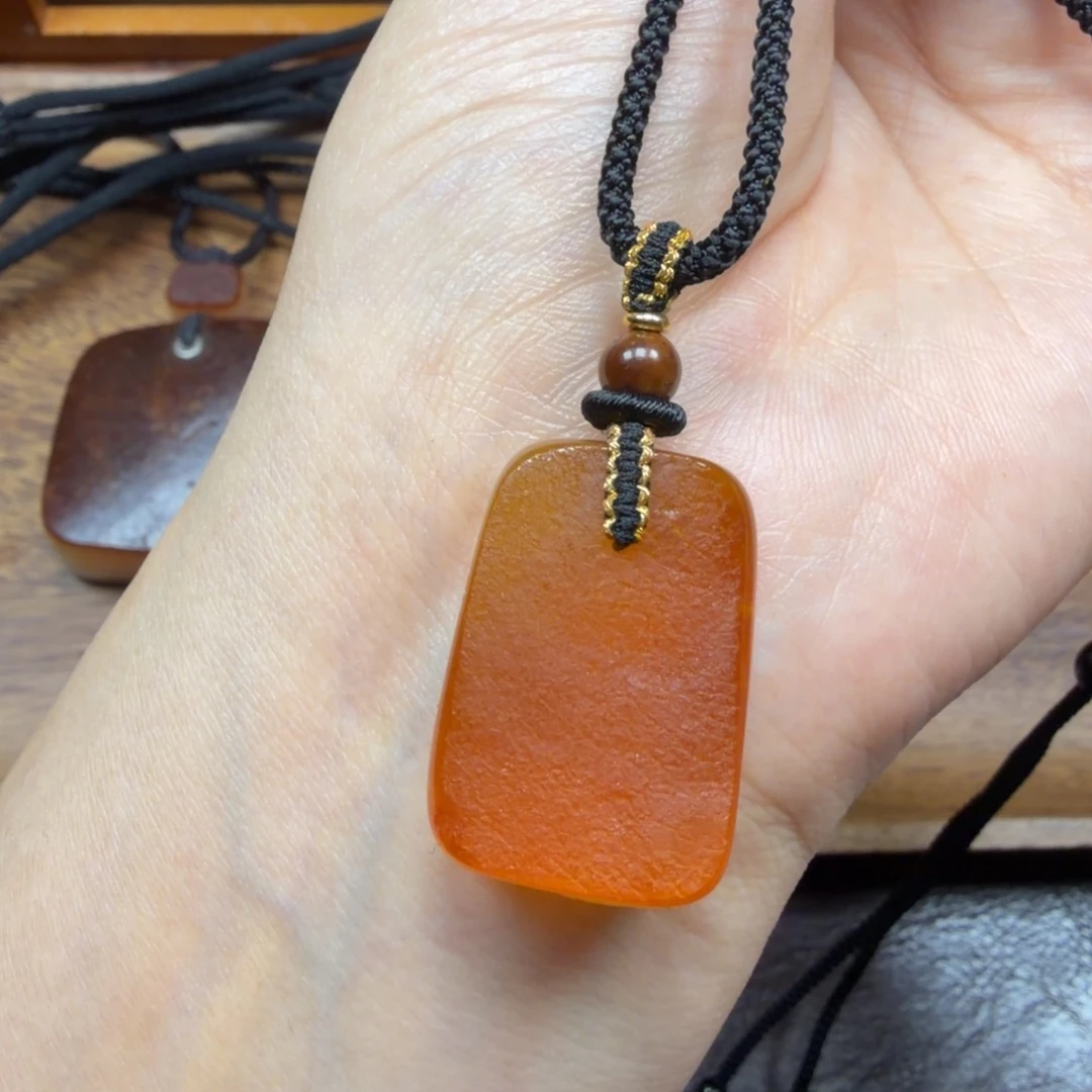 琥珀未镶嵌吊坠(赠链)