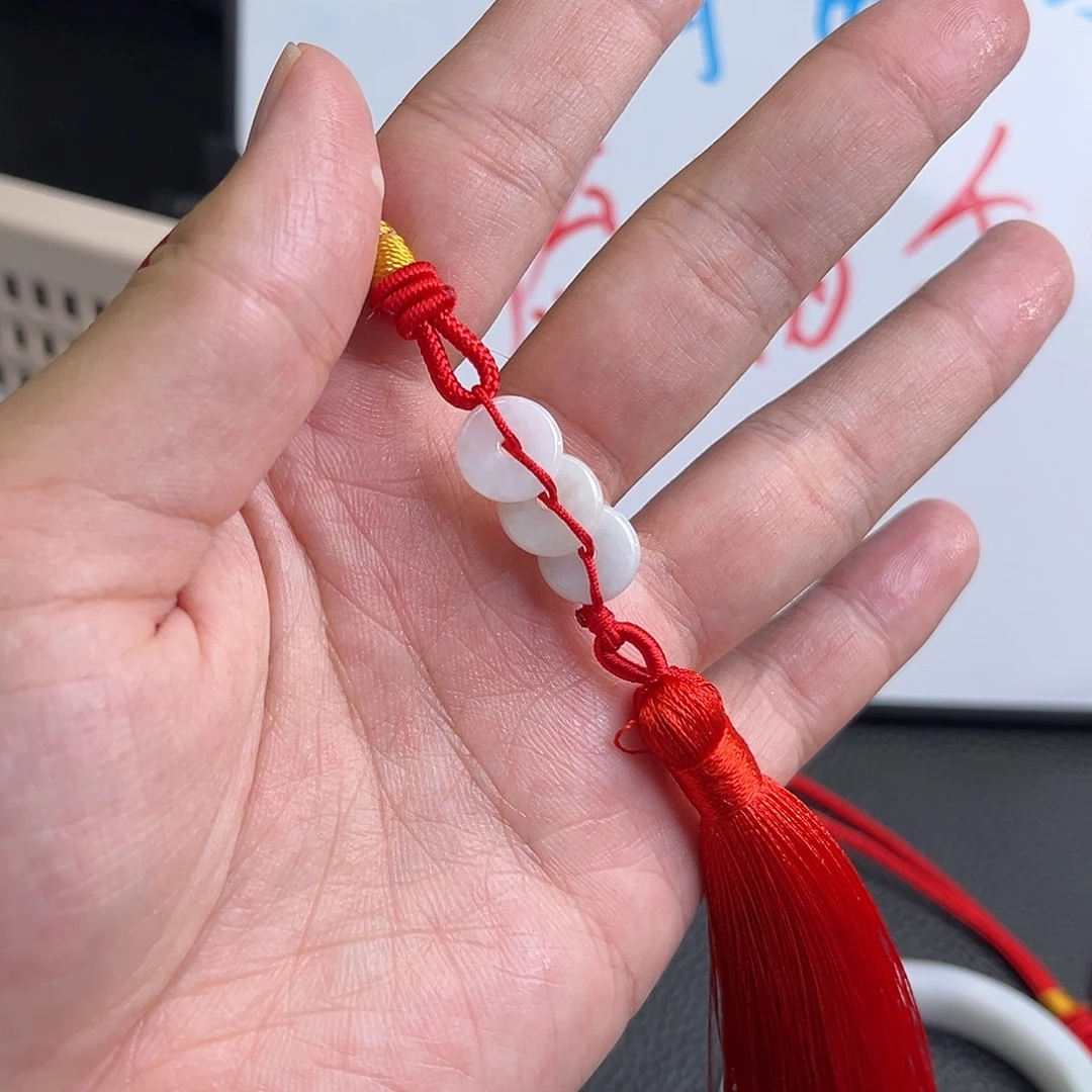 翡翠未镶嵌颈饰多样性发其一