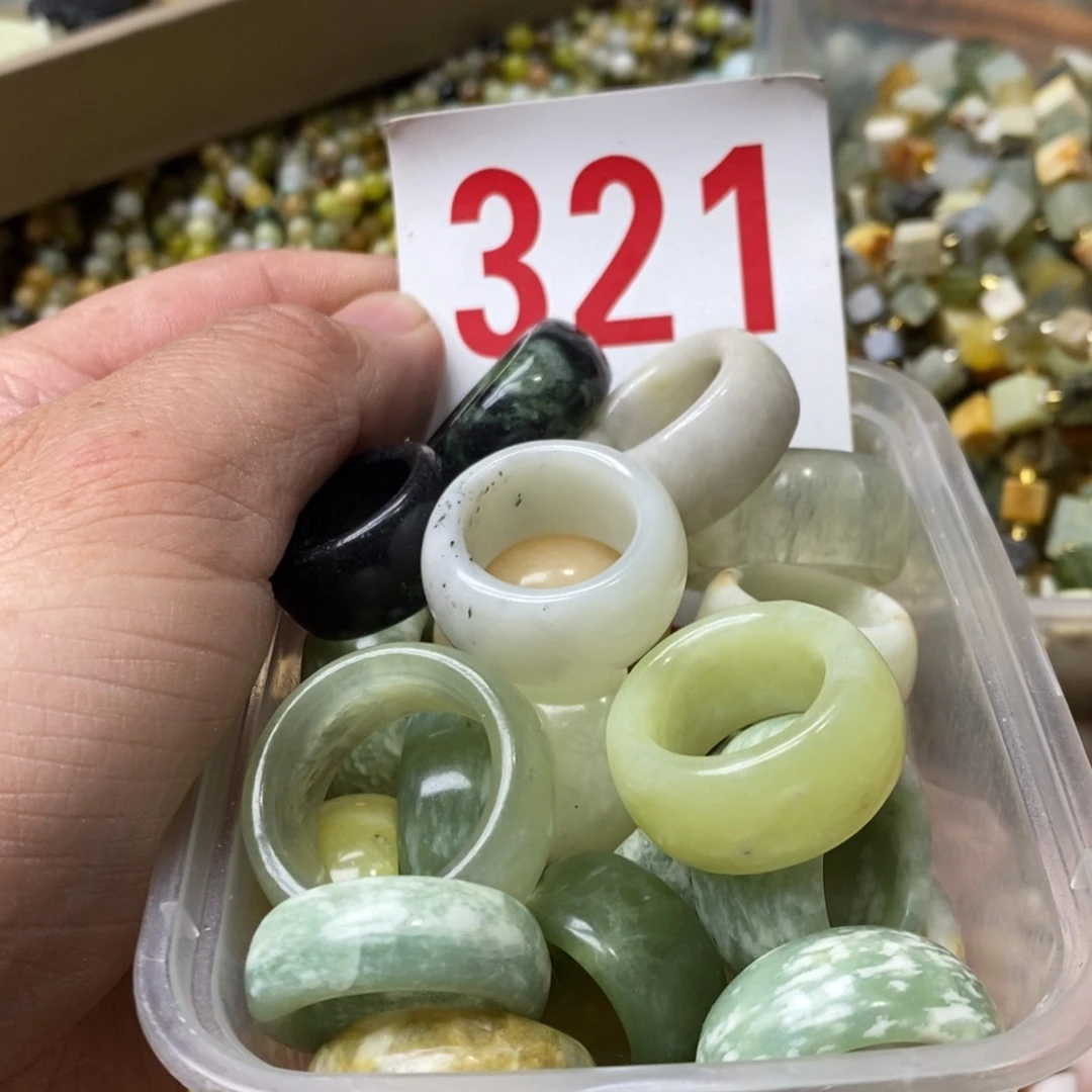 蛇纹石玉挂坠未镶嵌