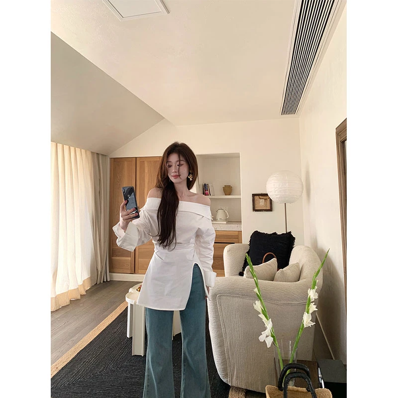 简约高级感百搭一字肩收腰开叉白色长袖上衣女高腰显瘦做旧牛仔裤