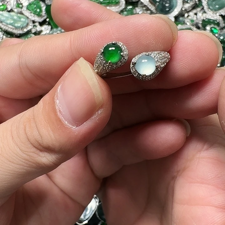 翡翠未镶嵌颈饰天然A货翡翠放漏