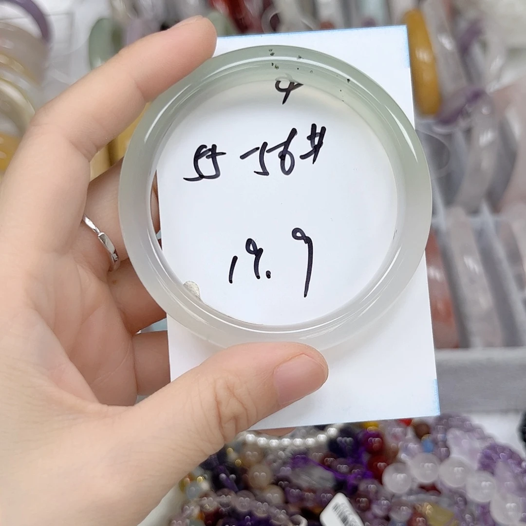 未镶嵌手镯石英质玉