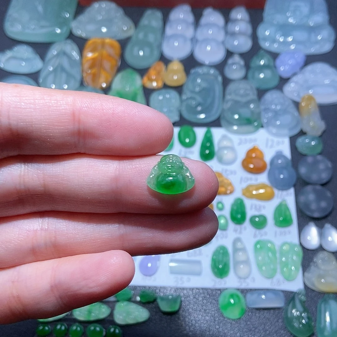 翡翠颈饰未镶嵌绿佛