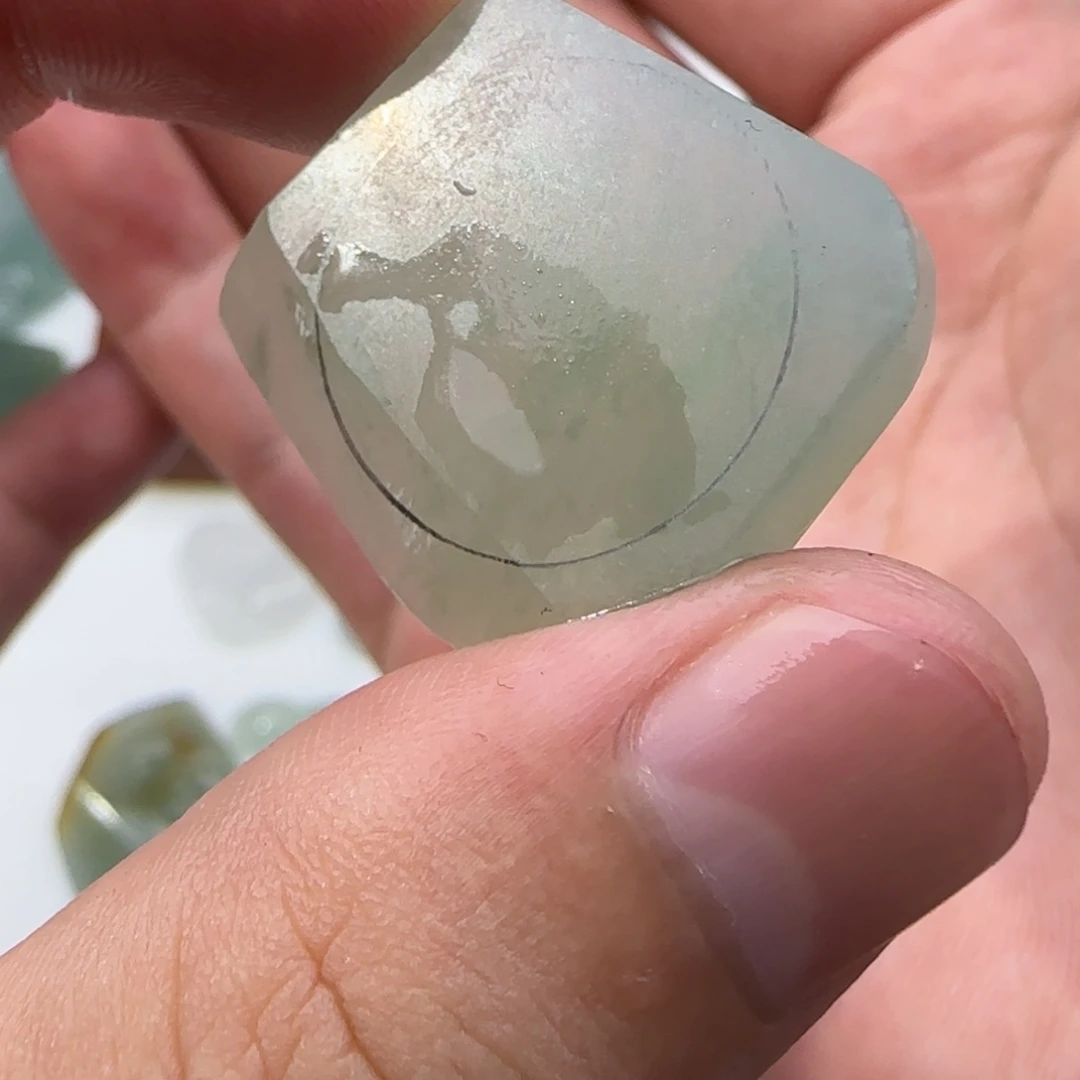 翡翠挂件未镶嵌曙**现