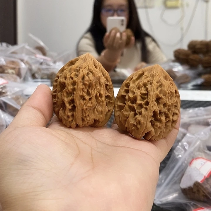 文玩核桃吊坠鸡心41有修