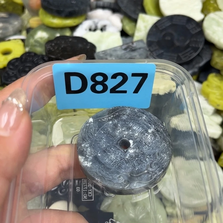 蛇纹石玉足银镀金镶嵌颈饰