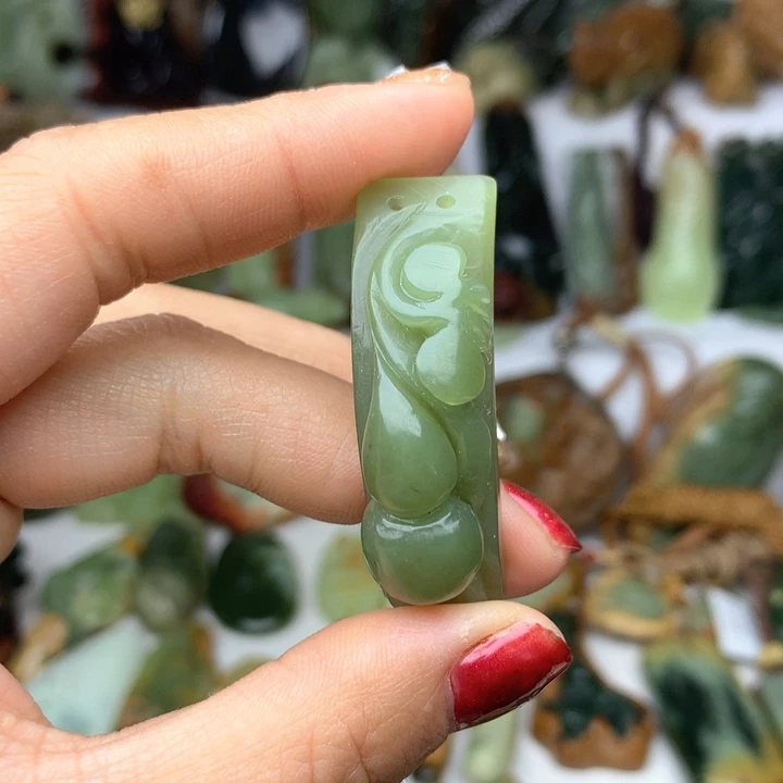 透闪石质玉手牌未镶嵌