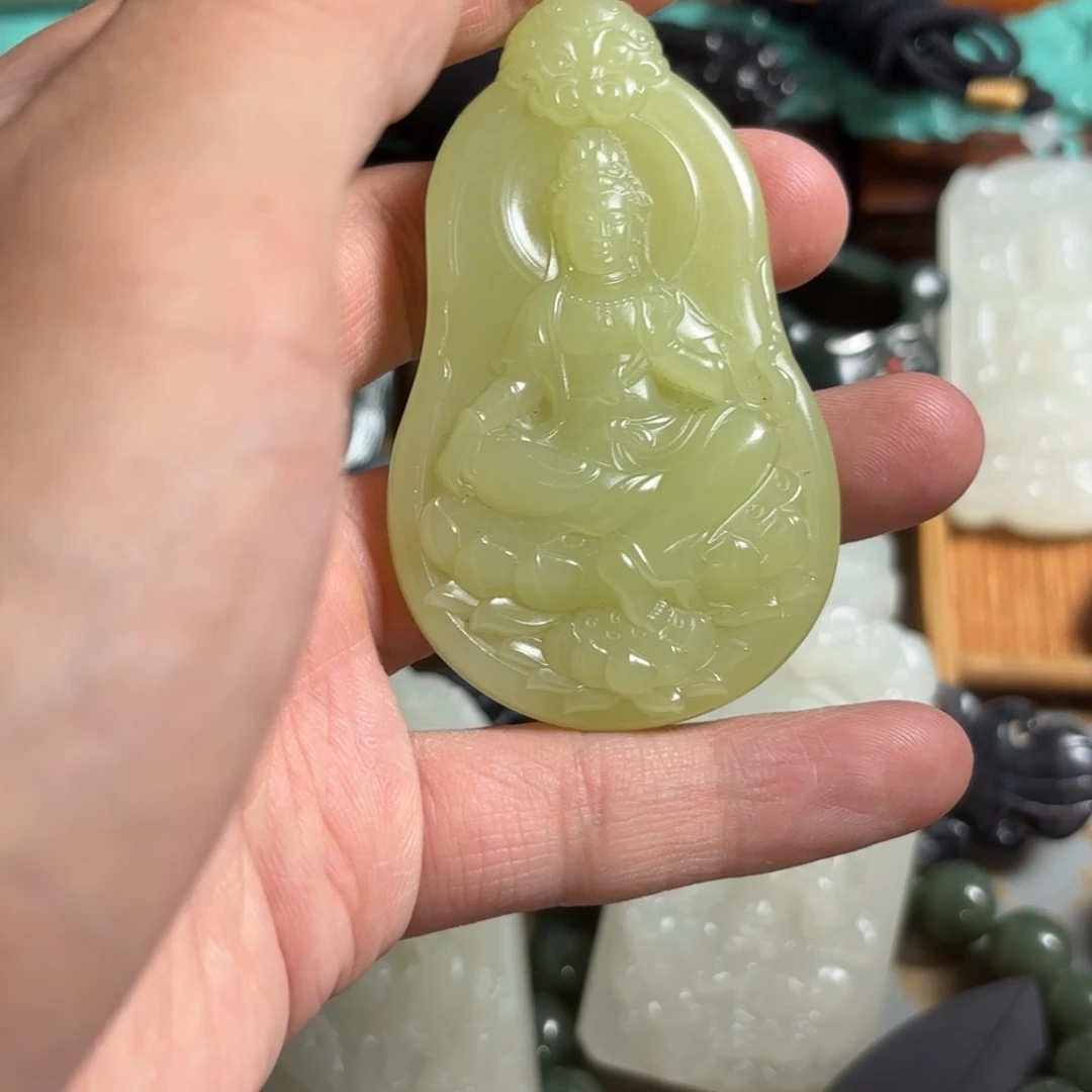 龙***豹和田玉（糖玉）未镶嵌颈饰