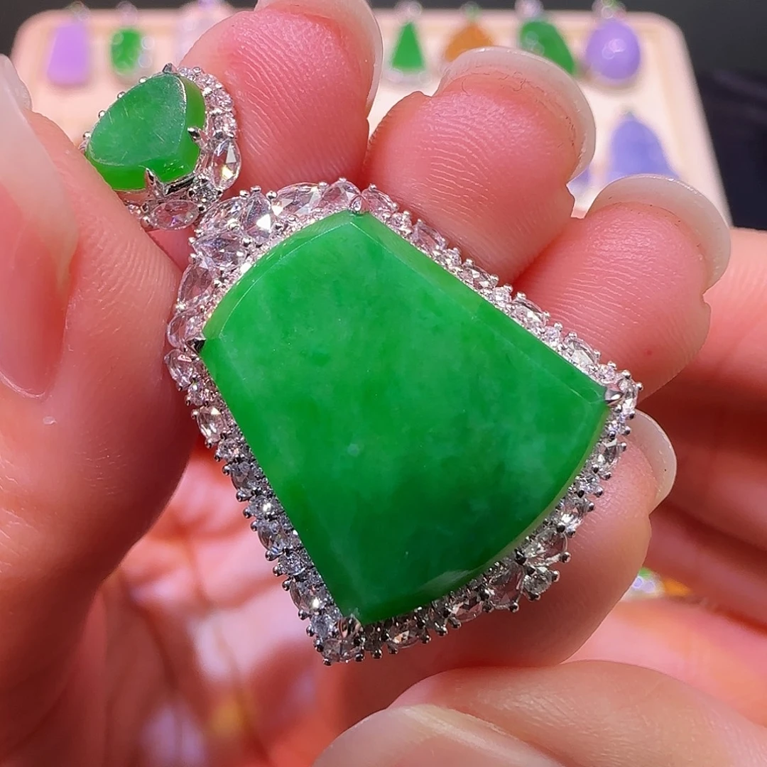 翡翠18K金镶嵌戒指