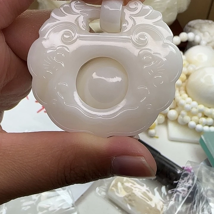 紫***合大果紫檀（缅甸花梨）如意锁随机发