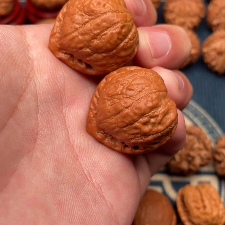 文玩核桃把件水晶桃心官帽