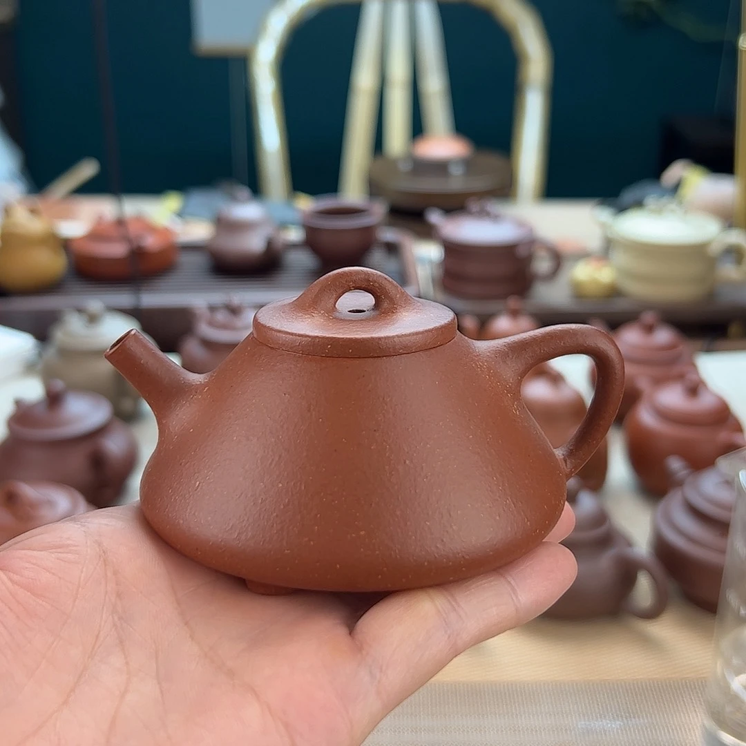 緈***福茶壶紫砂的红降坡手工制作