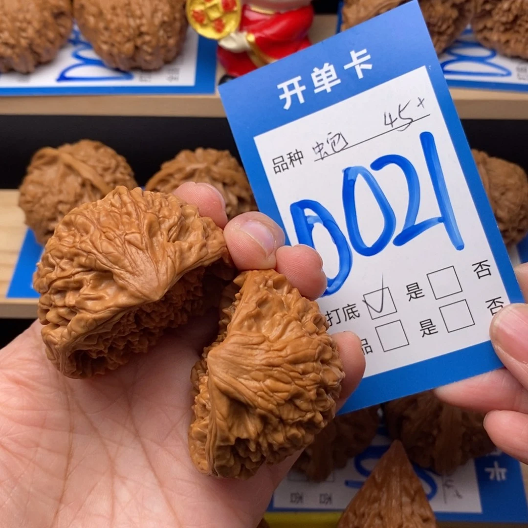 文玩核桃吊坠蛇头核桃