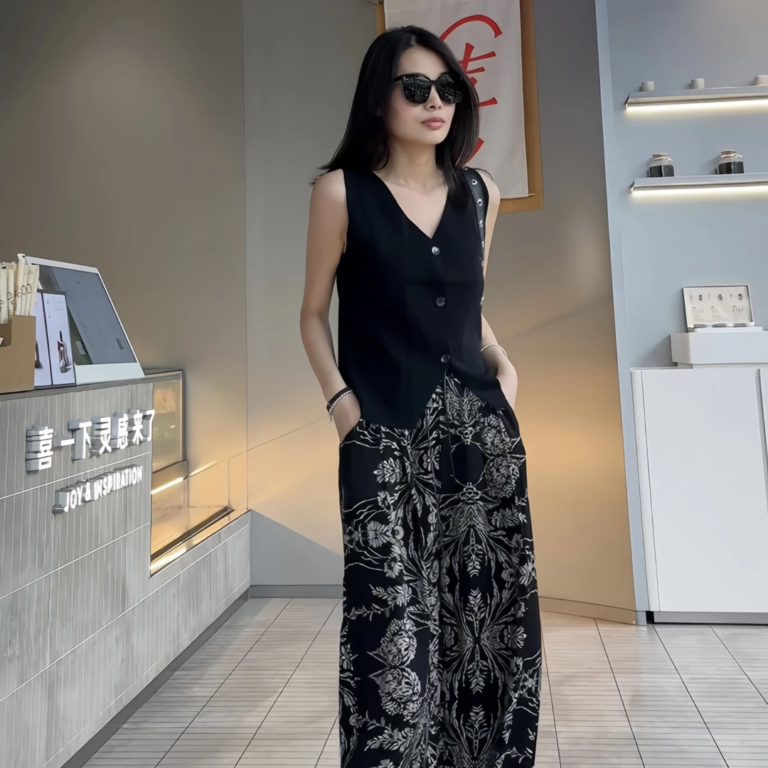 极简风V领显瘦百搭针织背心