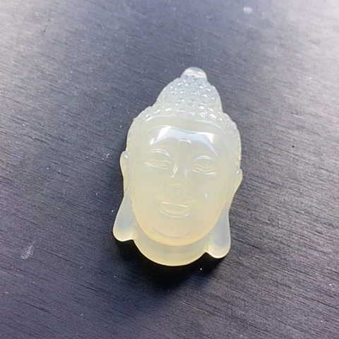 未镶嵌石英质玉（黄龙玉）颈饰