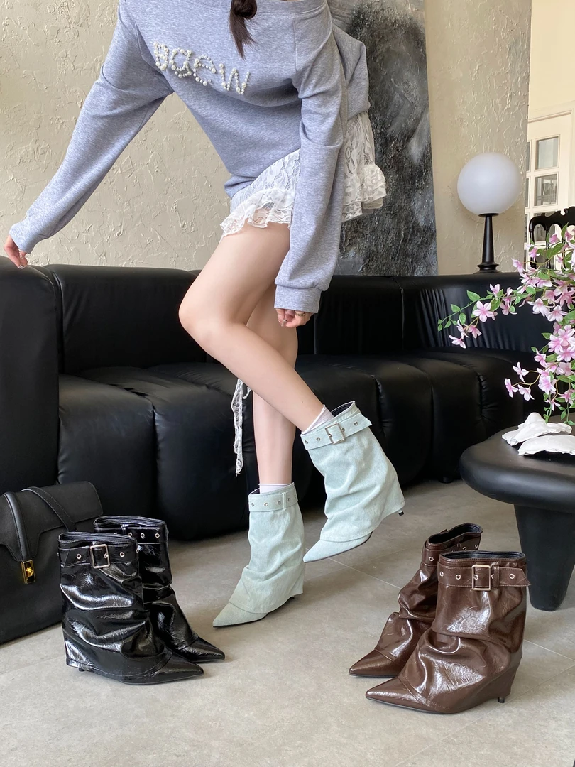 2025年秋冬新款气质皮带扣尖头细跟裤管靴女显瘦短筒马丁靴瘦瘦靴