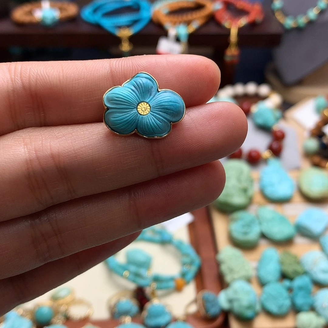 18K金镶嵌绿松石挂件