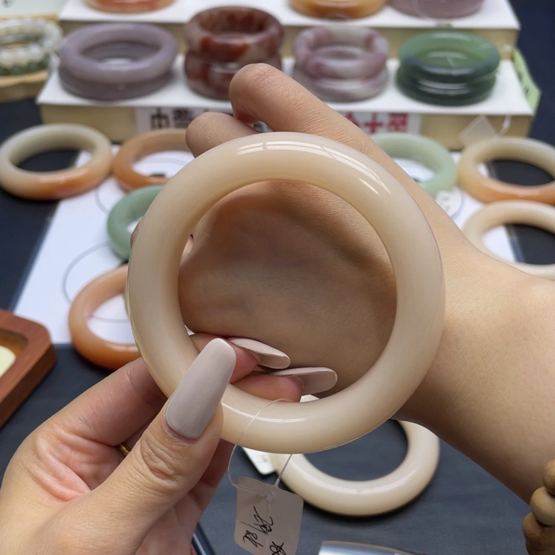 未镶嵌手镯石英质玉耶*