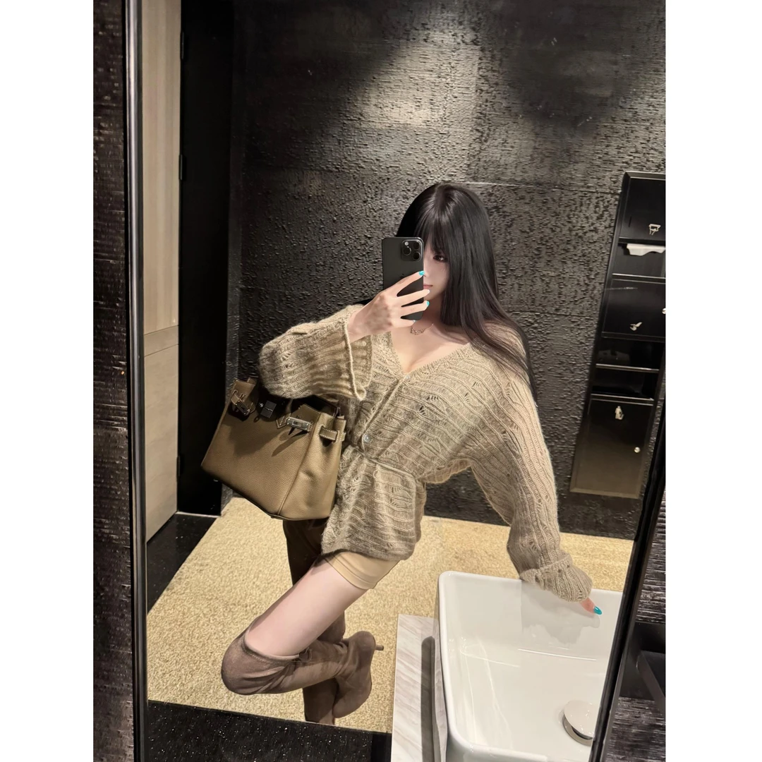 【日光柔纱】2025秋季新款马海毛抽绳v领针织开衫上衣配短裤两件套