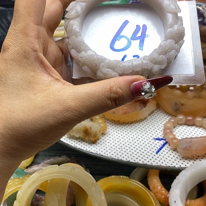 石英质玉手镯未镶嵌