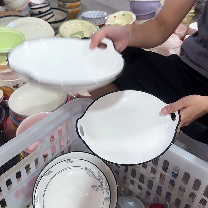 瓷片黑边双耳盘两个