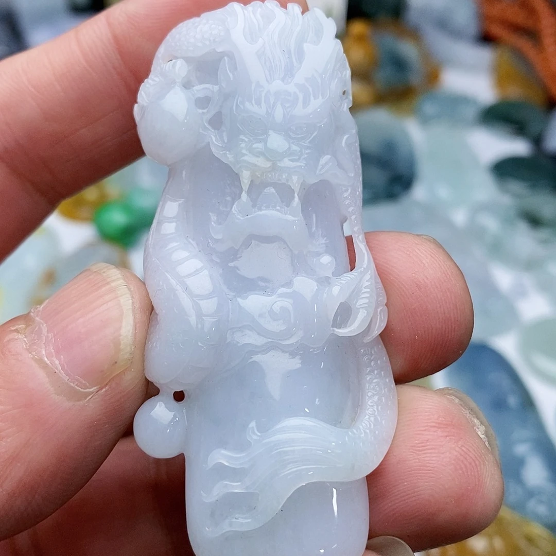 翡翠颈饰未镶嵌龙柱