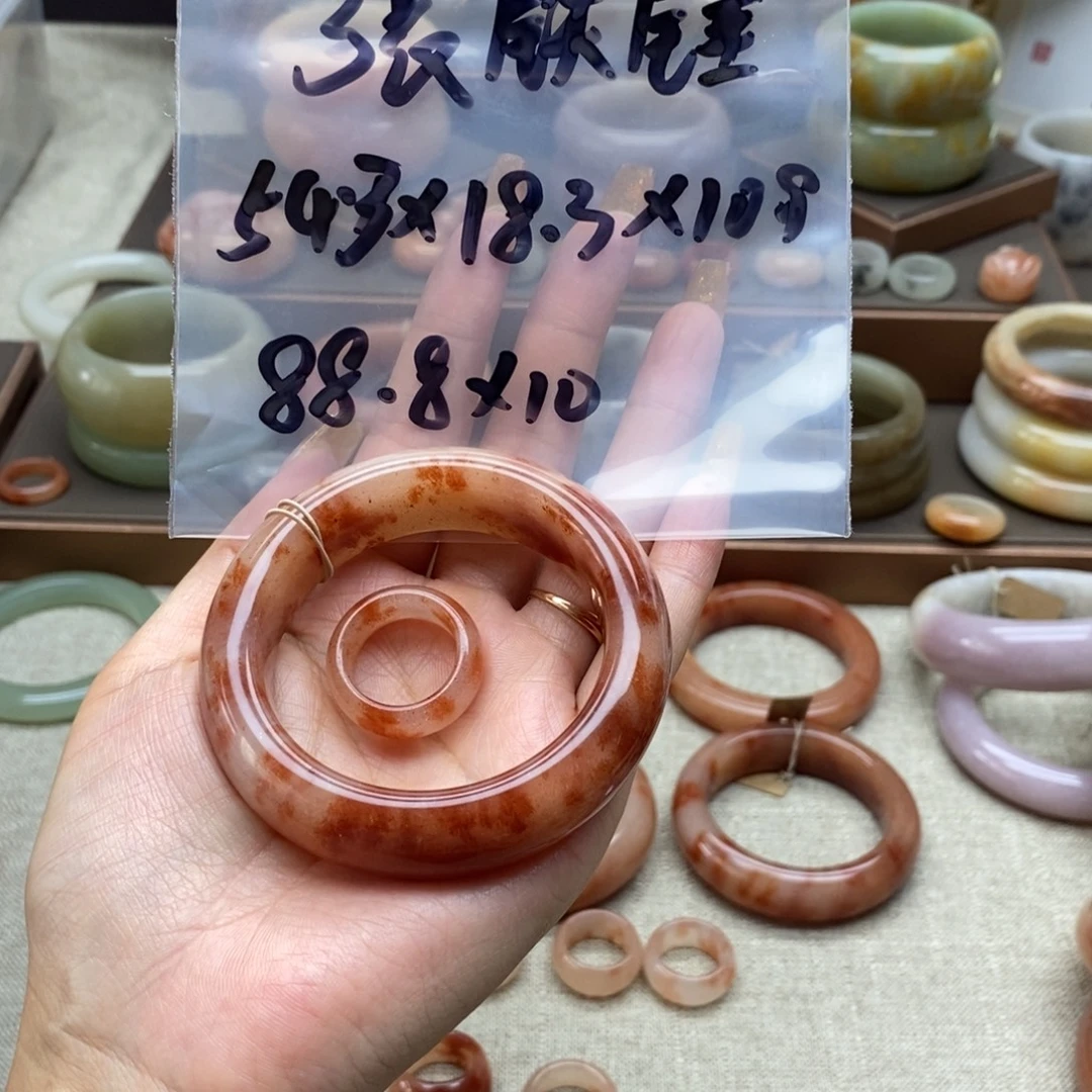 张****石英质玉合金手镯