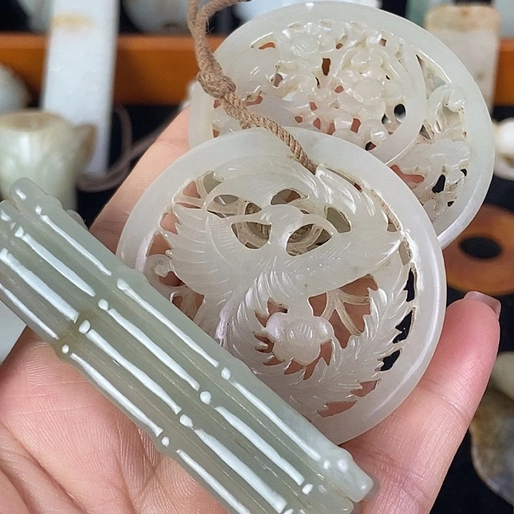 和田玉未镶嵌挂件張****。