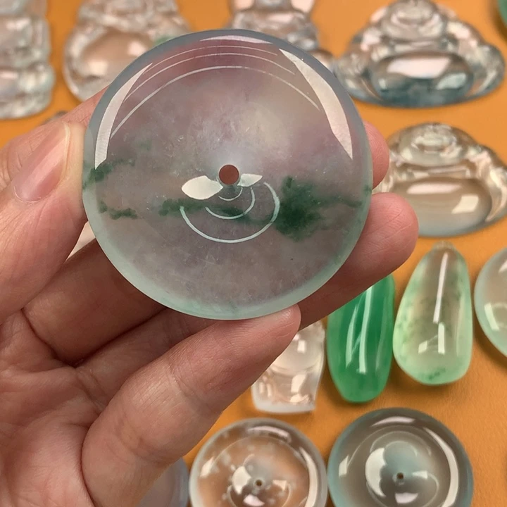 翡翠未镶嵌颈饰…..