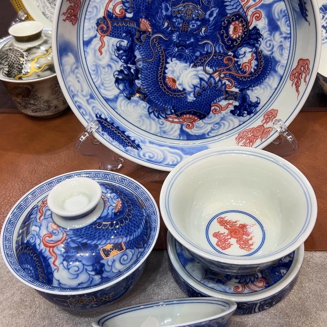 摆件景德镇陶瓷艺术展在景德镇市博物厅举办的