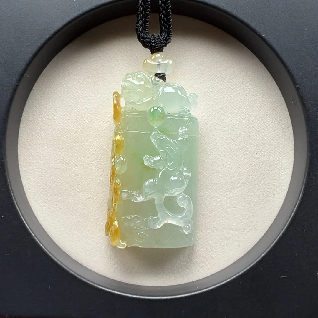 翡翠未镶嵌颈饰貔貅