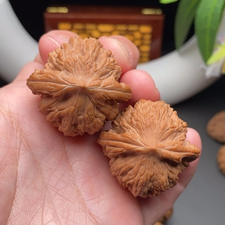 文玩核桃把件虎头38