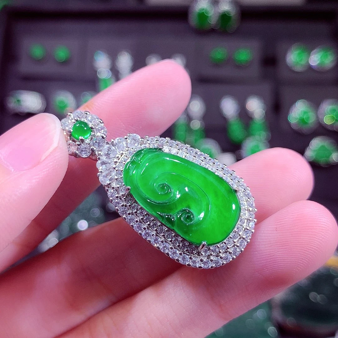 颈饰未镶嵌翡翠天然