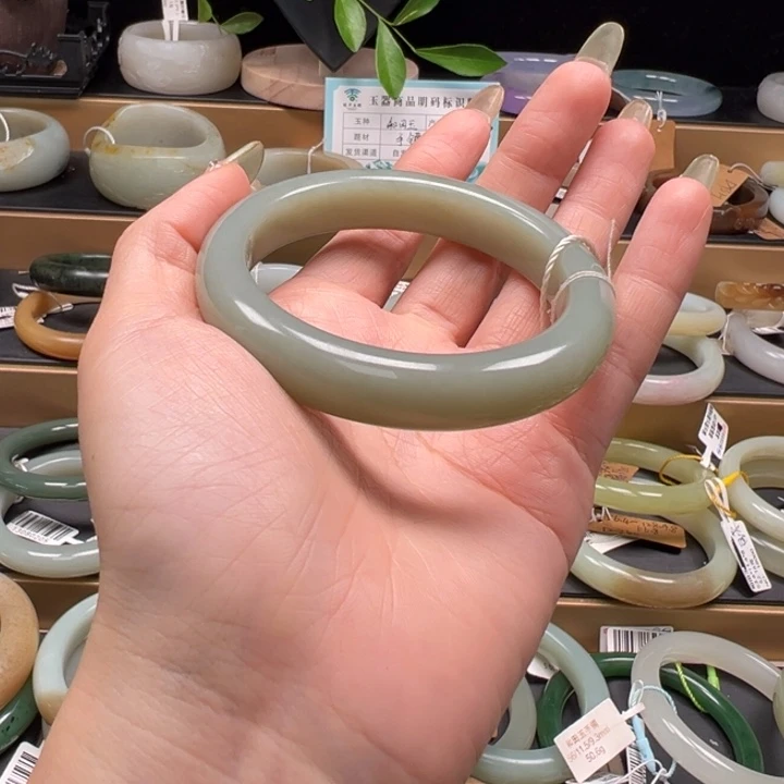 未镶嵌手镯和田玉