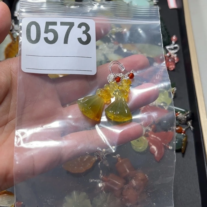 啵***茶蛇纹石玉合金耳饰