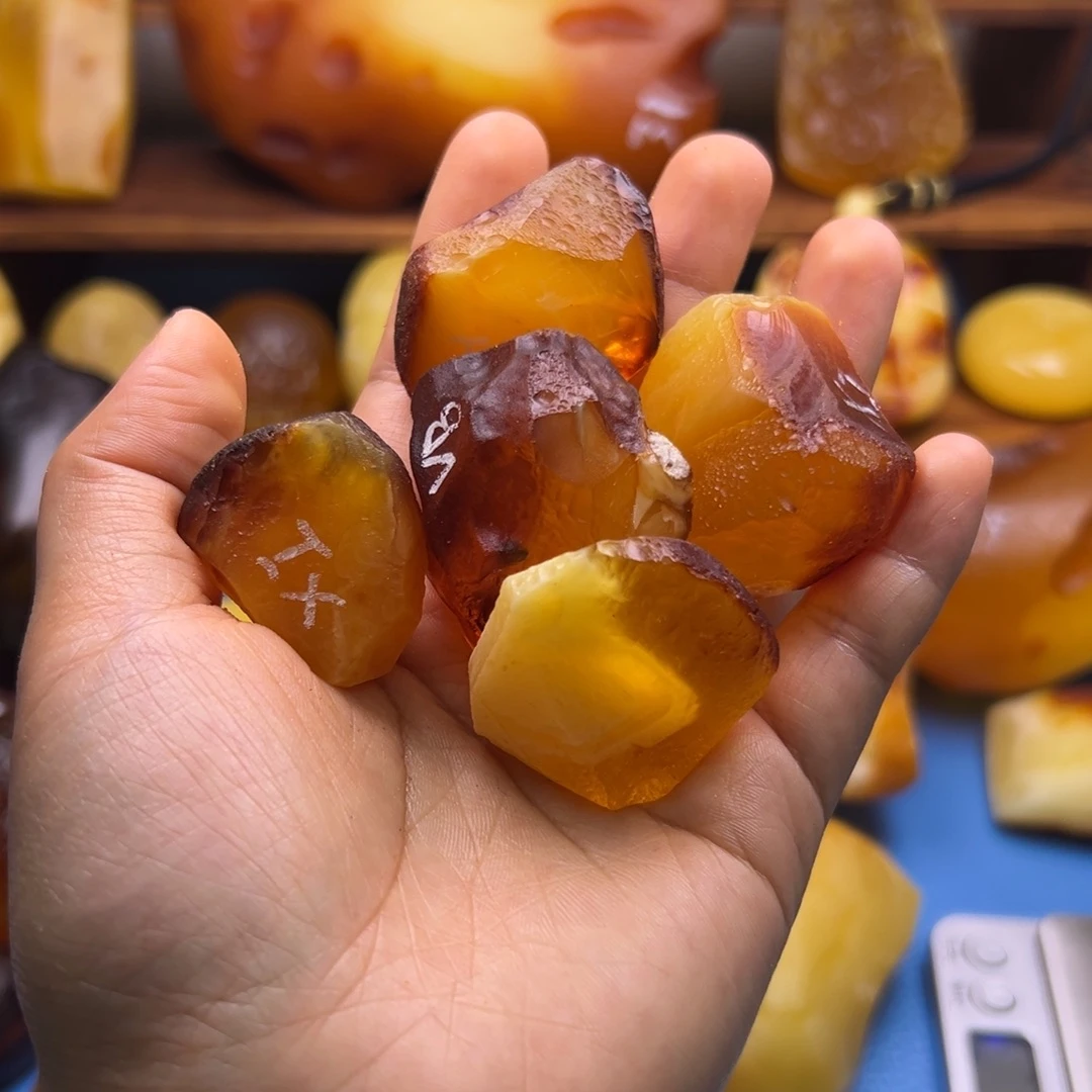 洋***娃定制琥珀未镶嵌琥珀蜜蜡