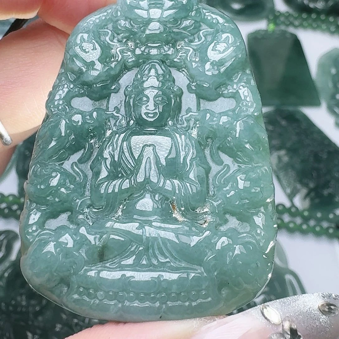 翡翠未镶嵌颈饰多样性发其一