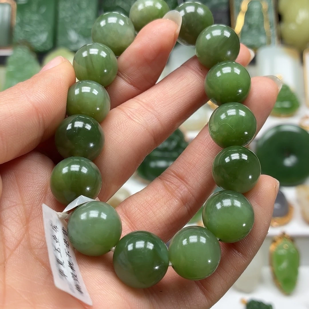 和田玉未镶嵌颈饰有裂漏14