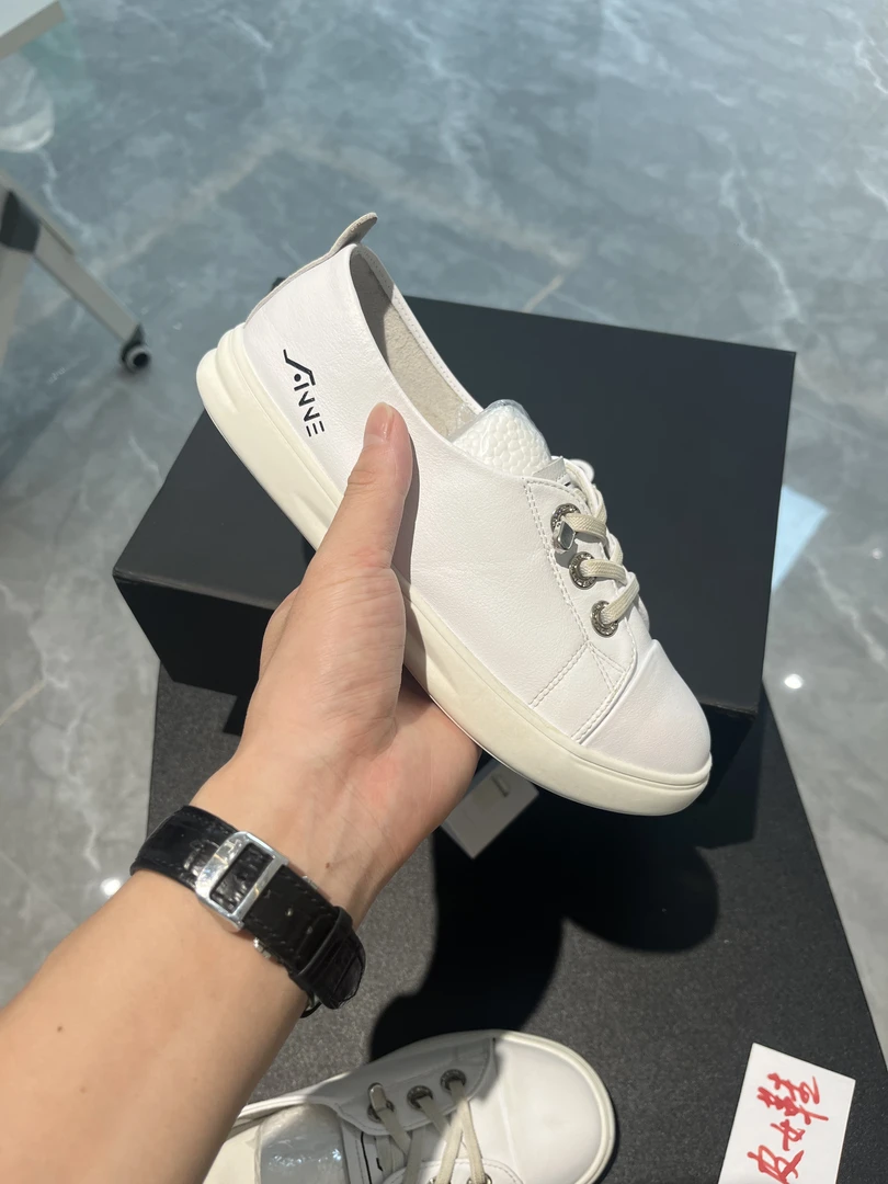 夏季2025款真软皮休闲皮鞋软底软面平底小白鞋女士百搭