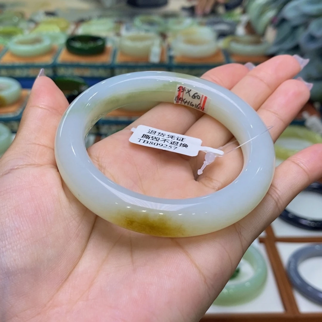 未镶嵌手镯和田玉和田玉且末糖白飘兰草翠5556
