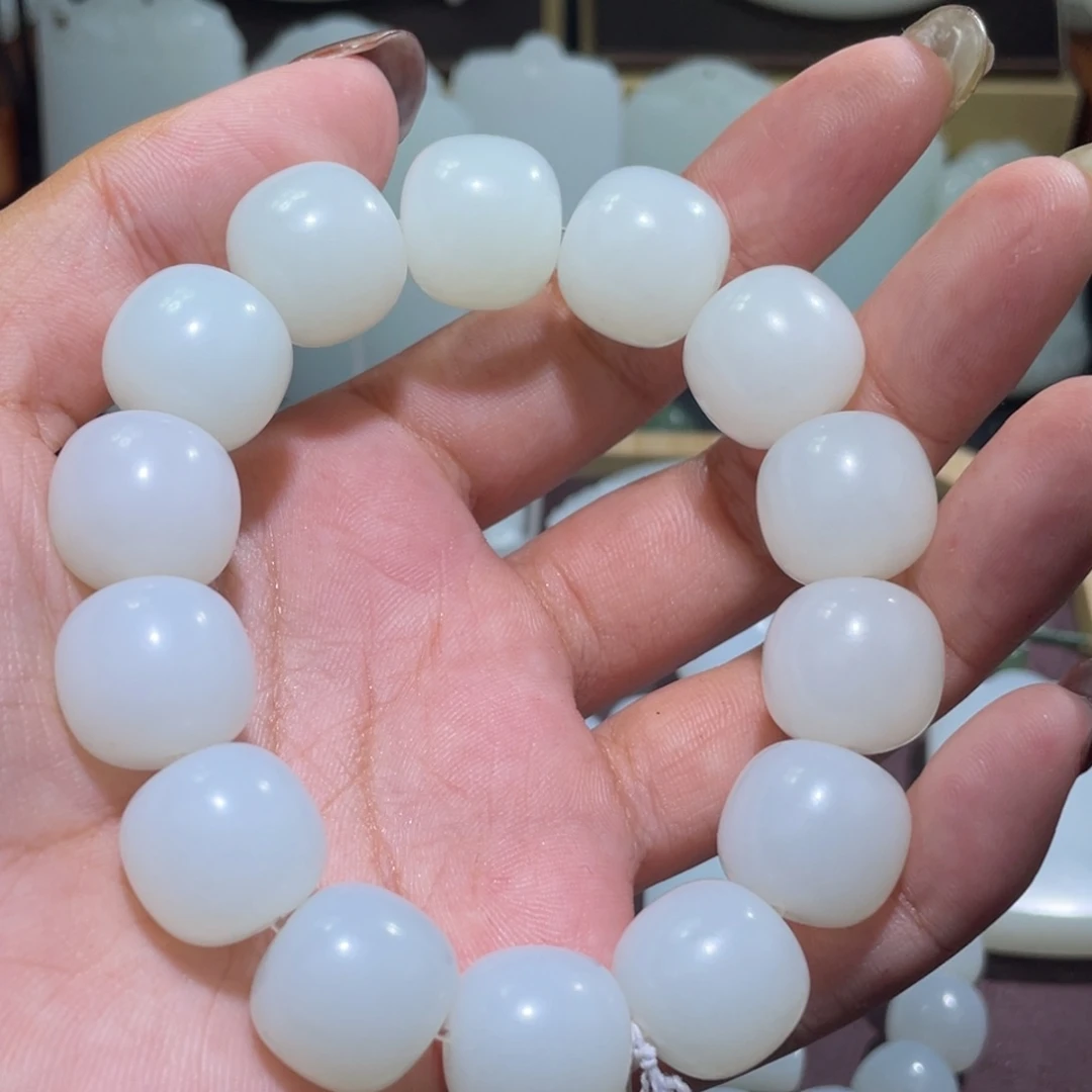 迈***迈和田玉未镶嵌手链