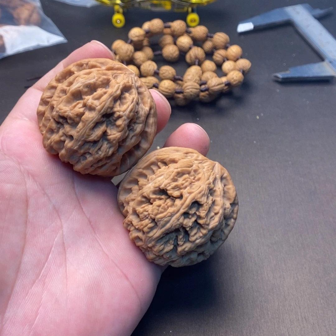 文玩核桃吊坠粗筋