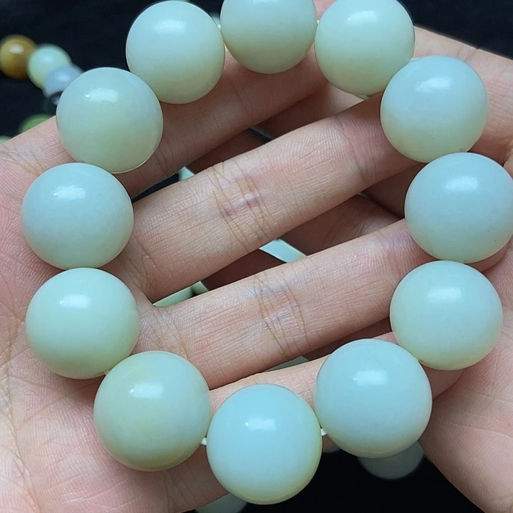 和田玉颈饰未镶嵌球*